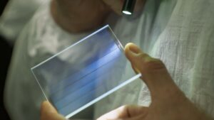 Microsoftのガラスストレージに関する研究|恩恵を受けるのはAzureの顧客