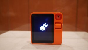 おもしろガジェットRabbit R1|AI の未来ここにあり
