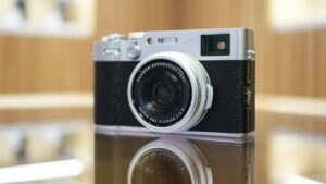 新作Fujifilm X100VIが予約殺到で納期遅延