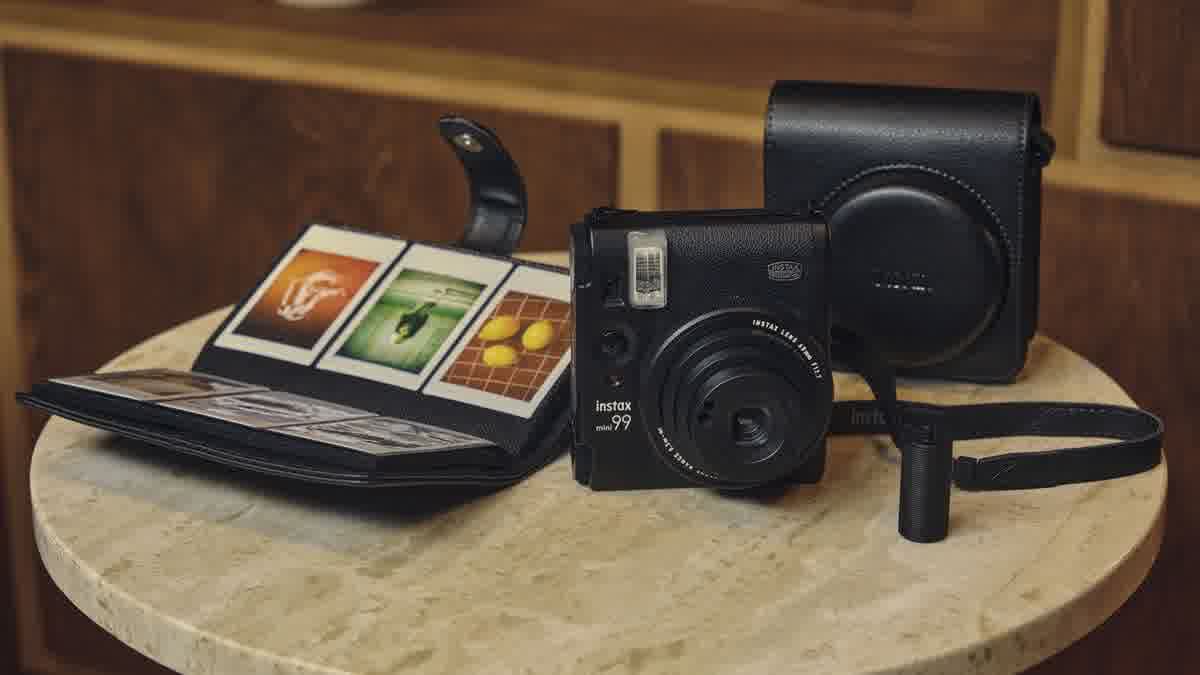 富士フイルムの新しいインスタントカメラ Instax Mini 99 は創造的な色彩効果を誇る