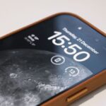 iOS 18でiPhone 15のバッテリーが切れた場合でも時刻がわかるように