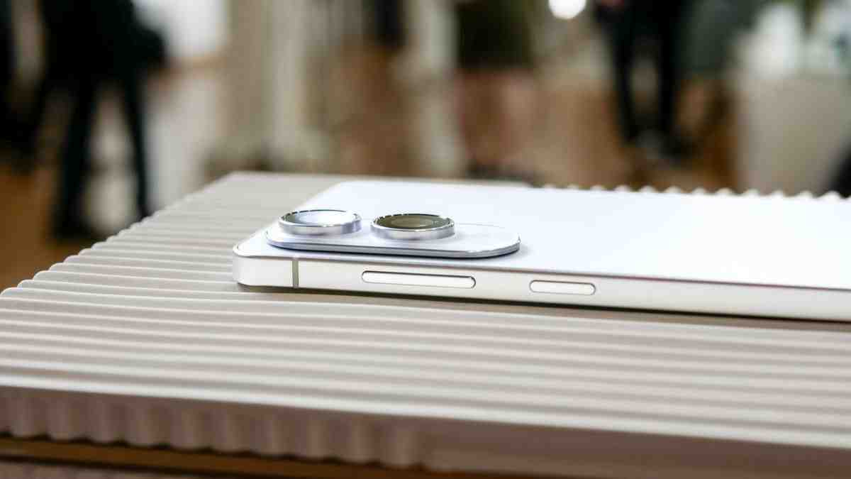 薄型スマホは快適なのか？Galaxy S25 Edgeの薄さに魅力を感じない