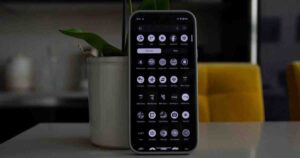 夜スマホの誘惑にサヨナラ!Androidグレースケールで睡眠改善